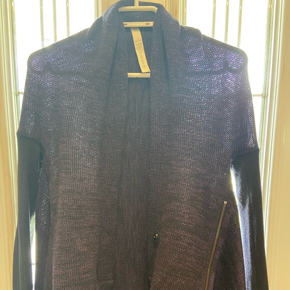 Lululemon Merino Wool Wrap in Deep Purple - Picture 1 of 4
